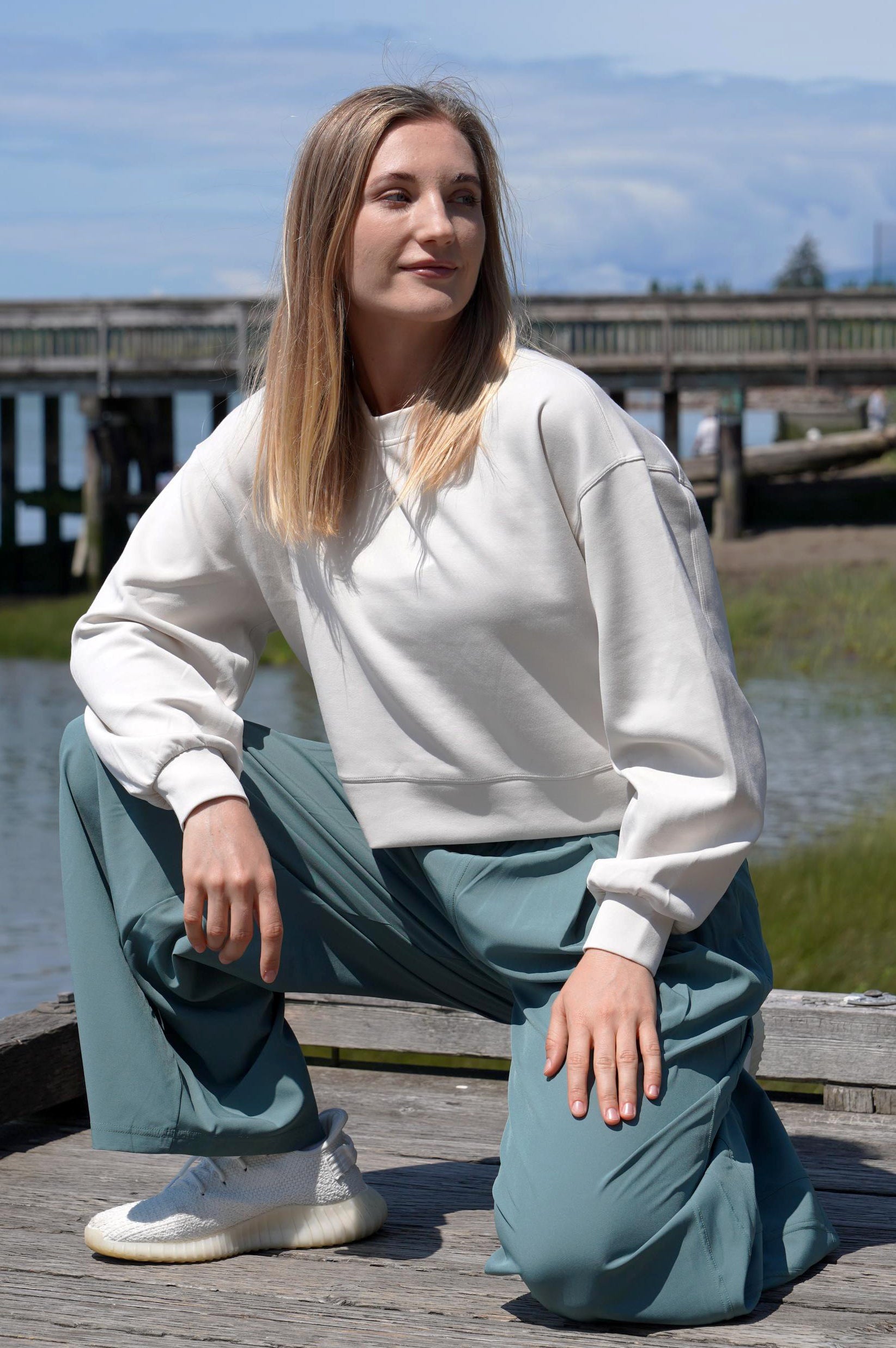 BREEZYFLEX CROP SWEATSHIRT - J76 Bamboo Wear