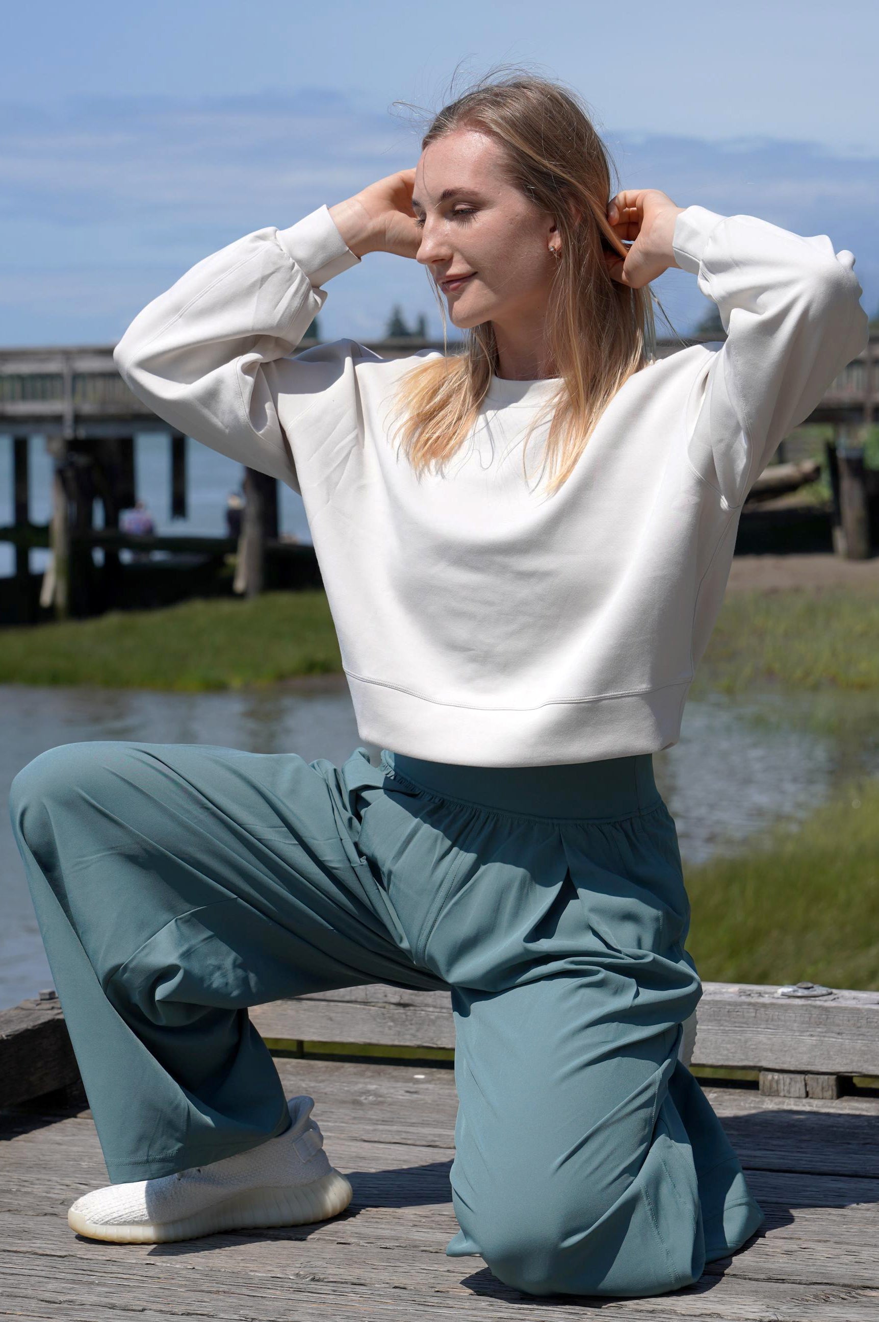 BREEZYFLEX CROP SWEATSHIRT - J76 Bamboo Wear
