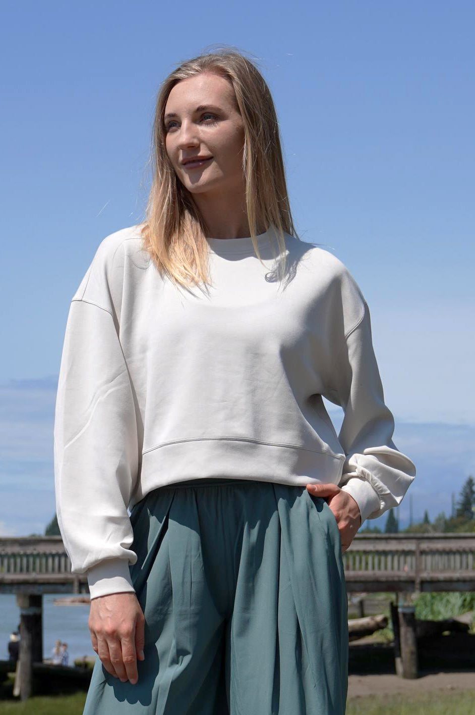 BREEZYFLEX CROP SWEATSHIRT - J76 Bamboo Wear