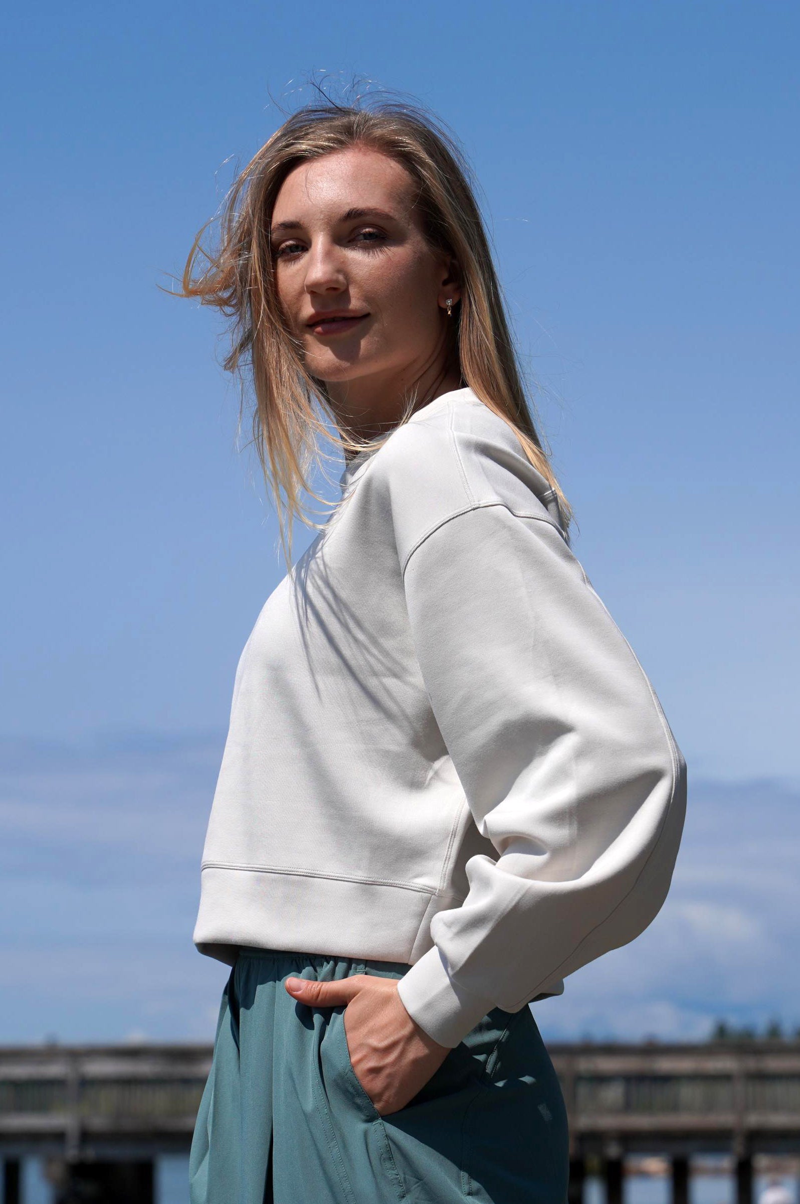 BREEZYFLEX CROP SWEATSHIRT - J76 Bamboo Wear