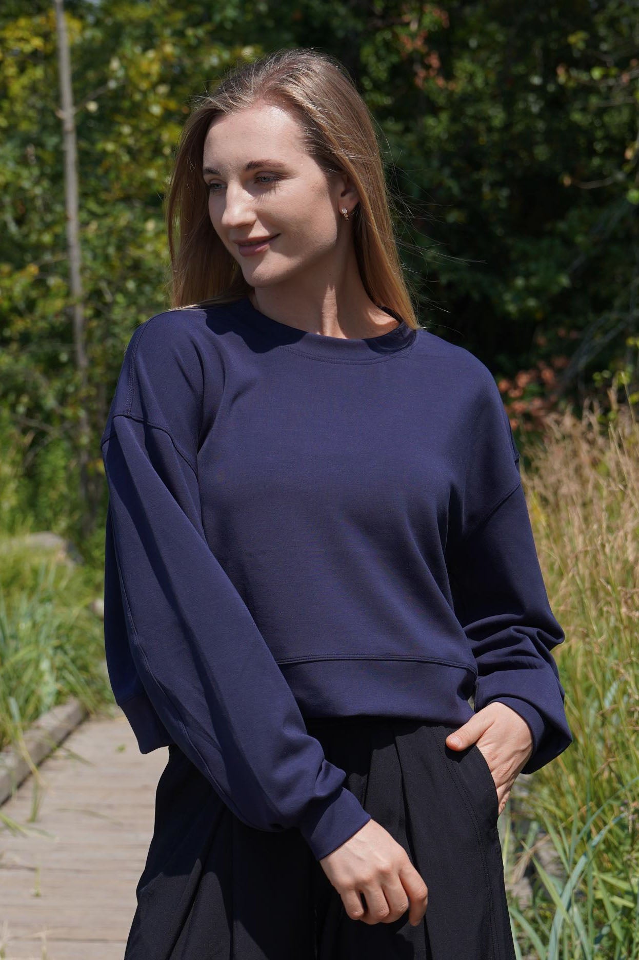 BREEZYFLEX CROP SWEATSHIRT - J76 Bamboo Wear