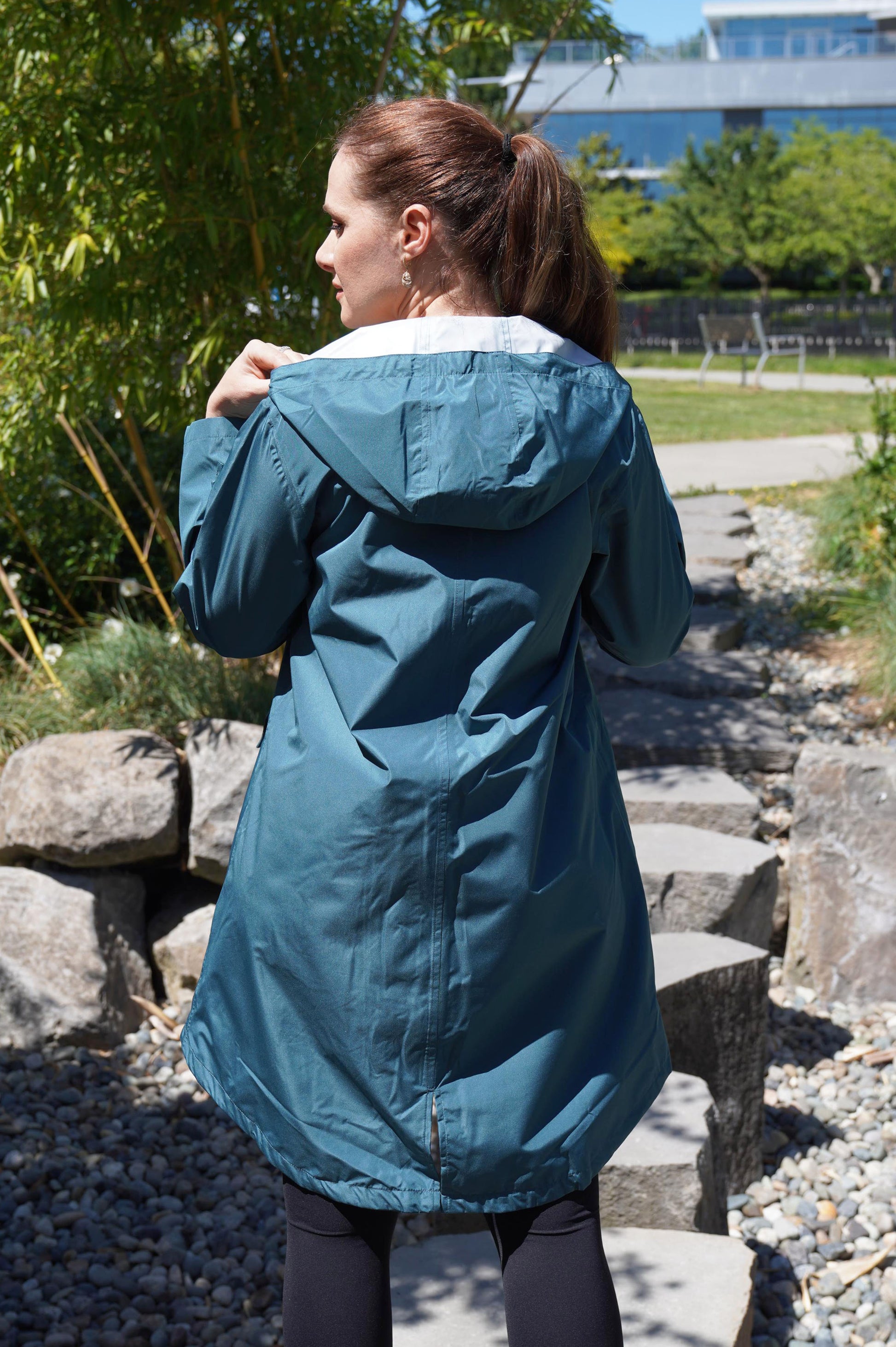 JULIET ULTRA-LIGHT RAINCOAT– EXTENDED SIZES
