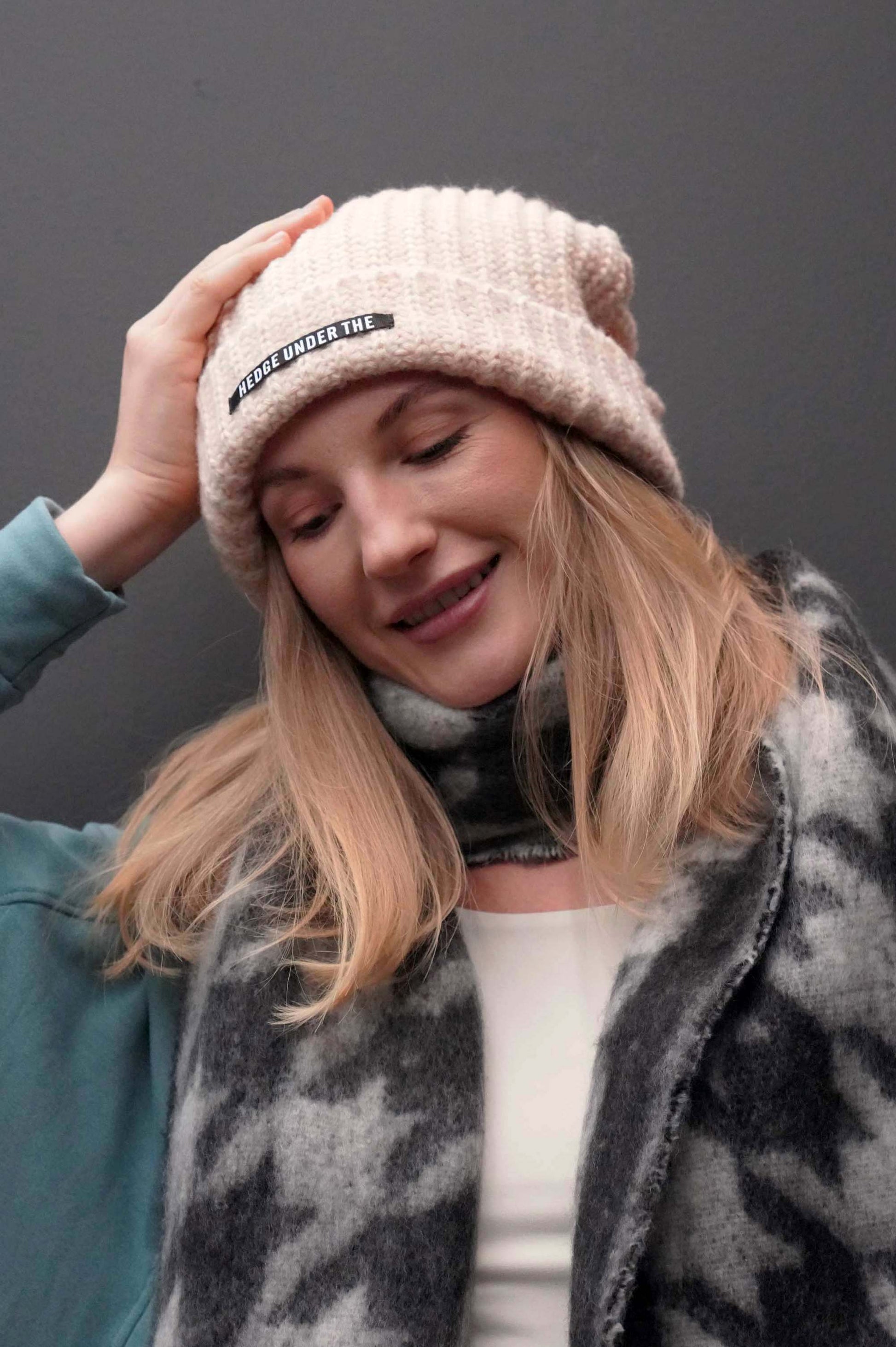 针织大廓形毛线帽