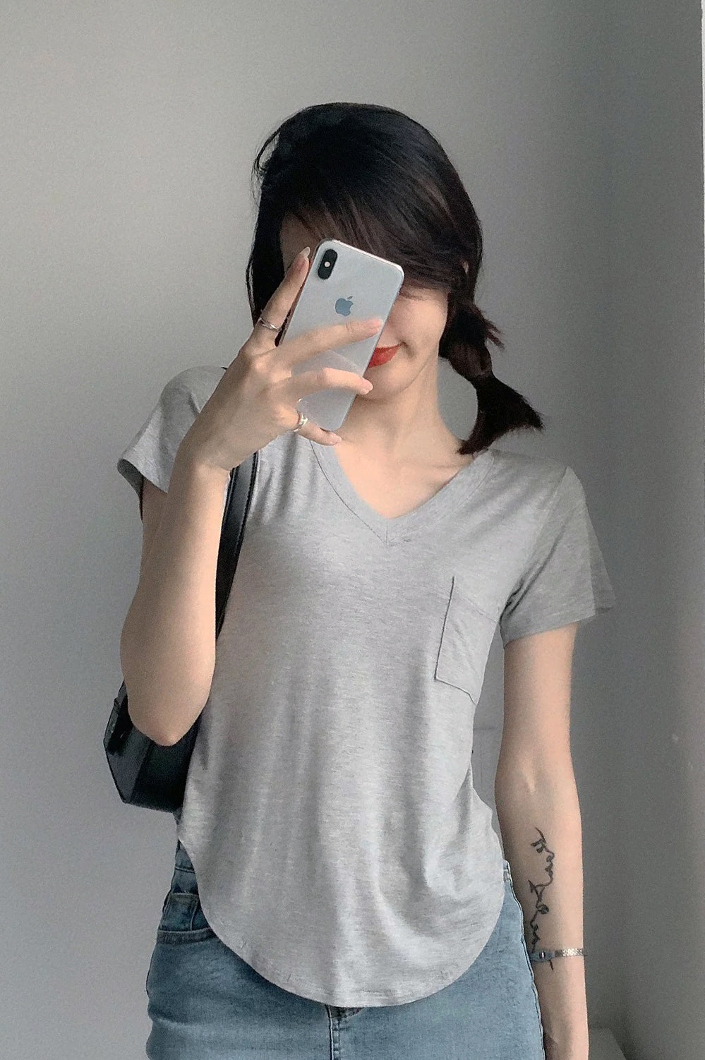 SOMMER BAMBOO-BLEND V NECK TEE